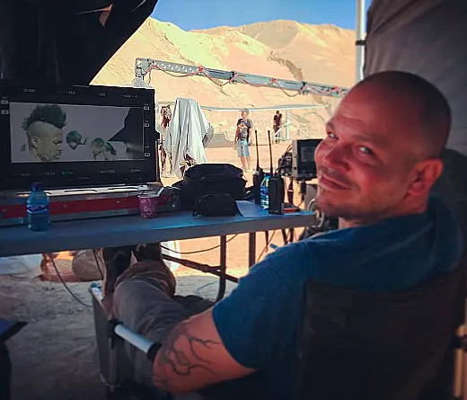 El  ex lder de Calle 13 comienza su carrera como solista y dirige el video de su primer sencillo.